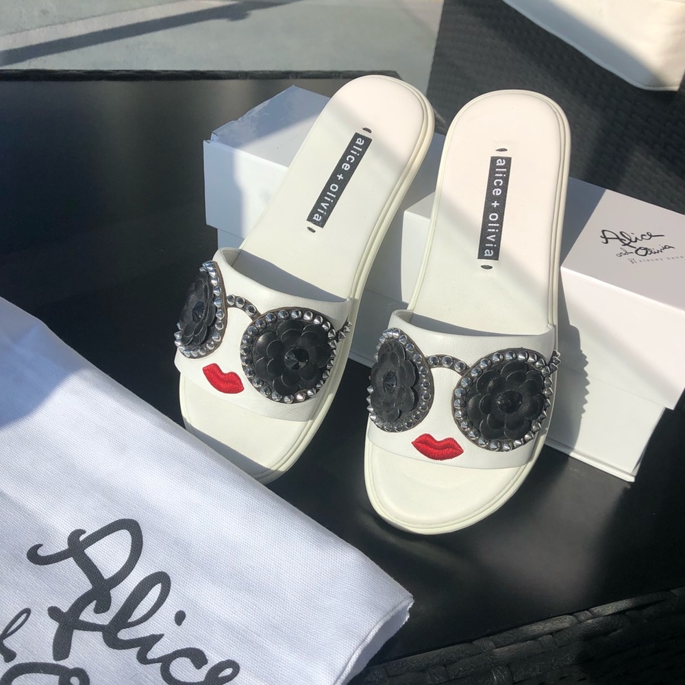 ALICE + OLIVIA SLIDES BRAND NEW